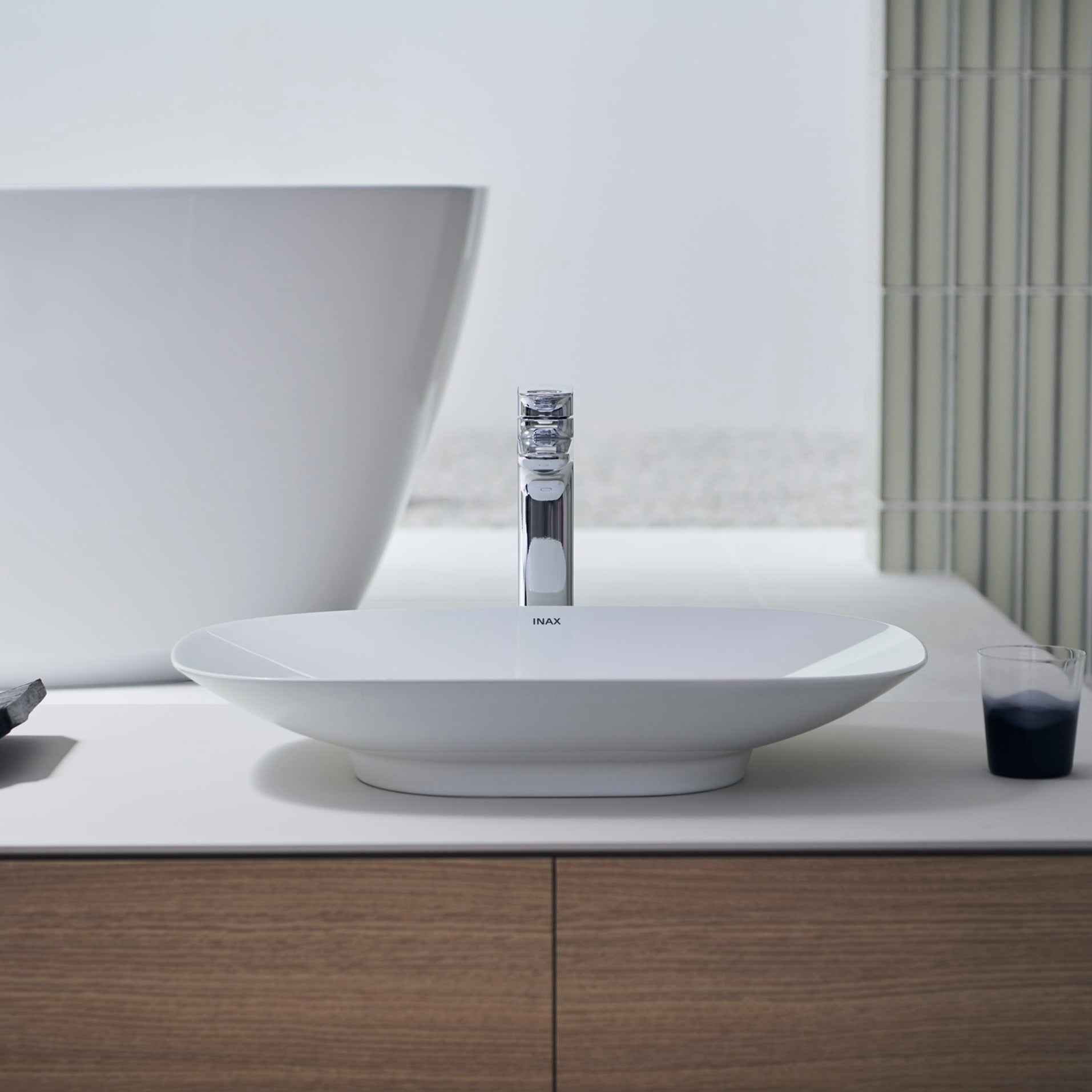 純銀　平安 美照 造 (加澤美照) 鎚目打　静海盆 打出 約378.35ｇ共箱 純銀 平安 美照 造 (加澤美照) 鎚目打 静海盆 打出 約378.35