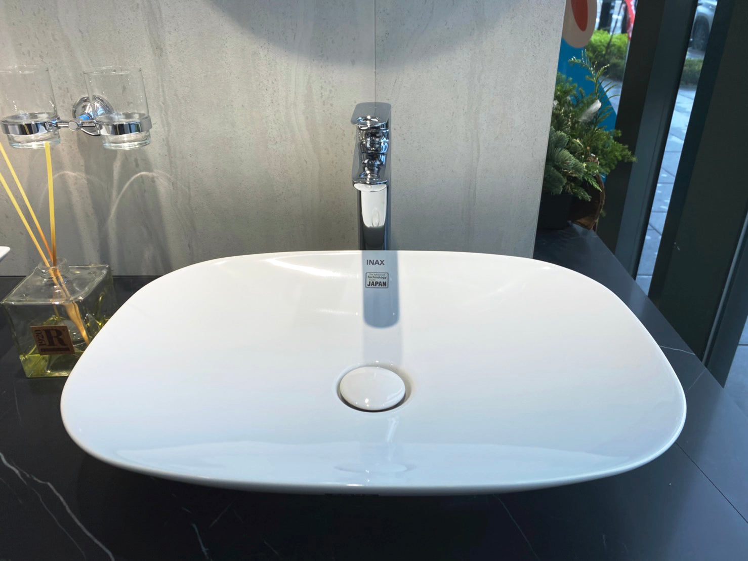 純銀　平安 美照 造 (加澤美照) 鎚目打　静海盆 打出 約378.35ｇ共箱 純銀 平安 美照 造 (加澤美照) 鎚目打 静海盆 打出 約378.35